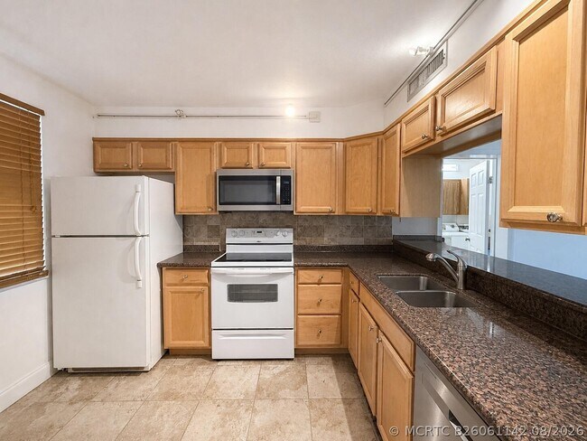 Building Photo - 6025 Balboa Cir