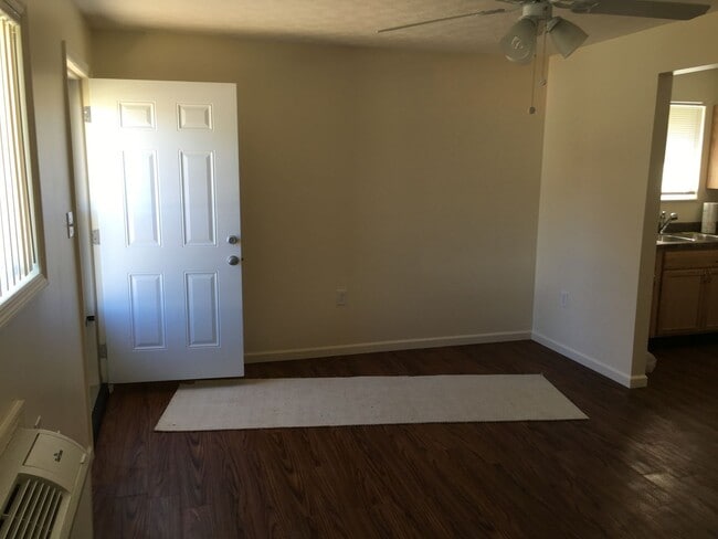 Foto del edificio - Lakeview Drive Bell 2503-2507 (Tri-plex)