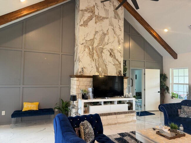 Foto del edificio - 1002 Stone Hill St