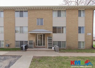 Building Photo - 121 Southview Dr