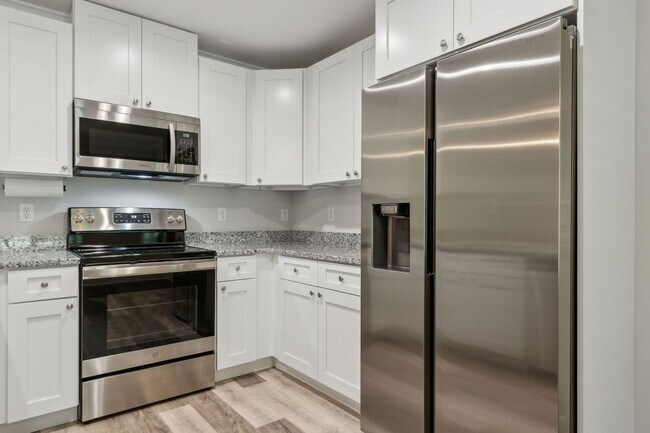 Building Photo - Live the Island Life – Move-In Ready 3 Bed...