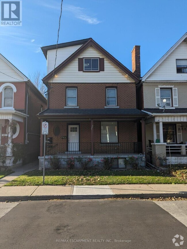 Building Photo - 333-333 Emerald St N