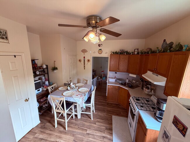 Cocina para comer - 226 E Main St