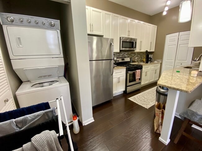 Building Photo - 1657 N Halsted St