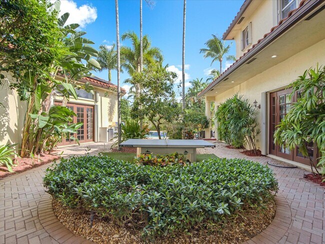 Foto del edificio - 16531 White Orchid Ln