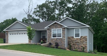 Building Photo - 139 Creek View Dr