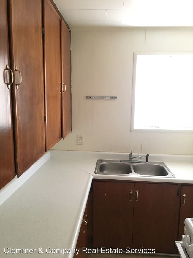 Building Photo - 319 San Emidio St