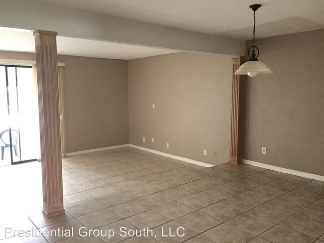Building Photo - 668 Lake Villas Dr