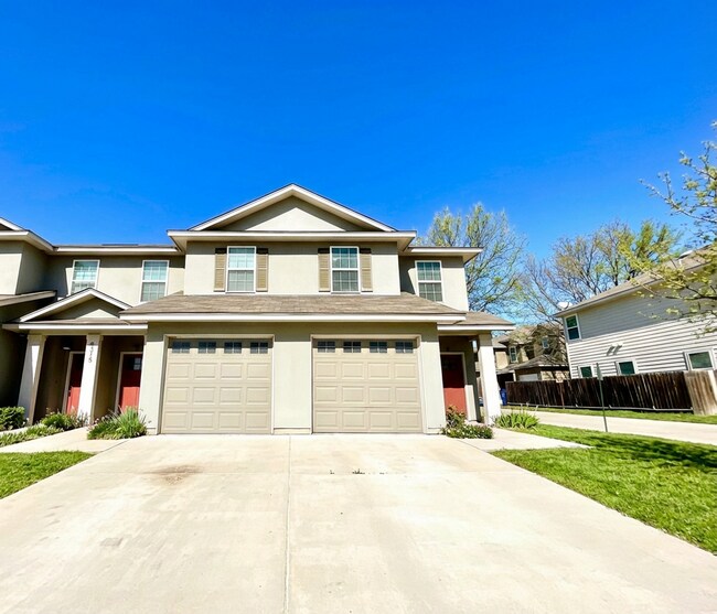 Building Photo - 3BR / 2.5BA Home | Fenced Backyard, Garage & Stainless Appliances!