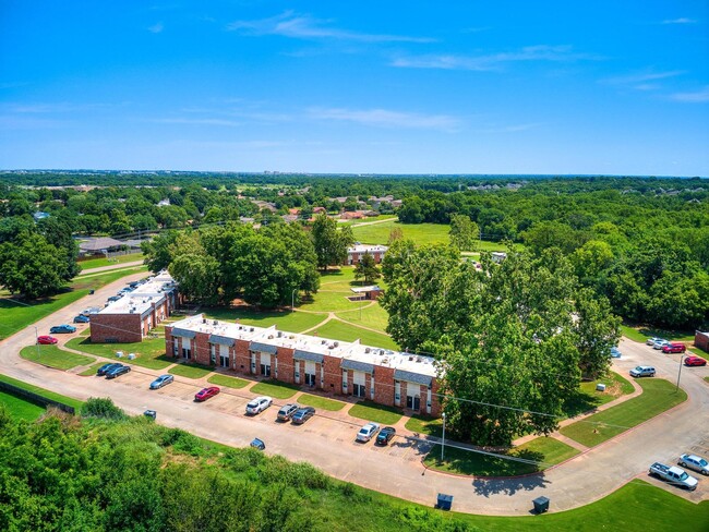 Building Photo - Cedar Oaks