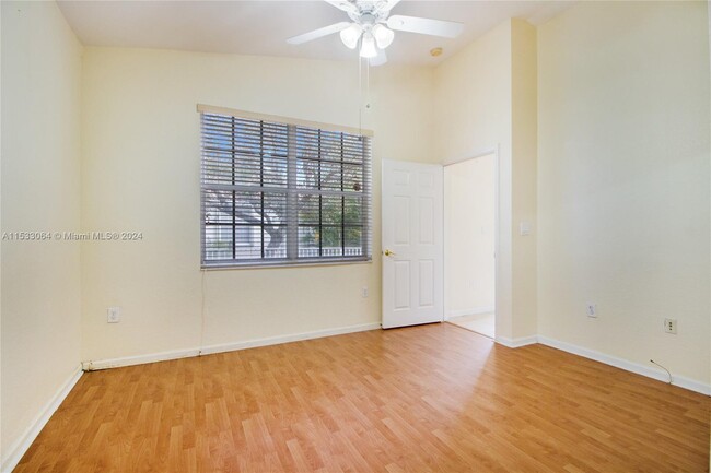 Foto del edificio - 18703 SW 26th St