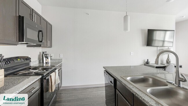 Foto del edificio - 650 S Main St