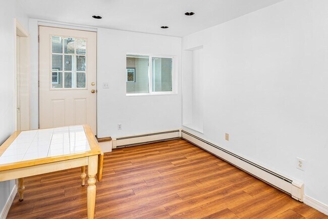 Foto del edificio - 30 Everett Ave