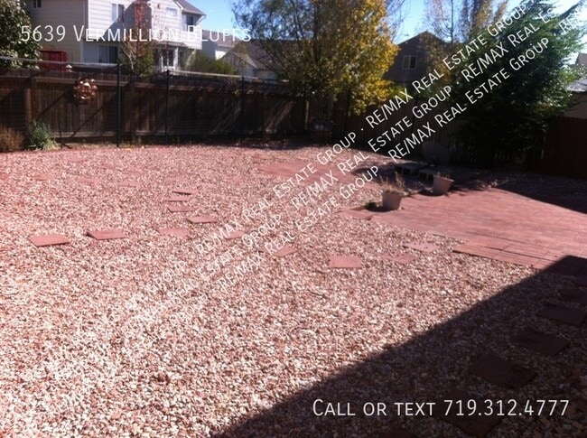 Foto del edificio - 5639 Vermillion Bluffs Dr