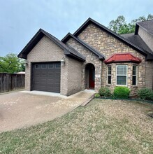 Building Photo - 221 Cobblestone Ct