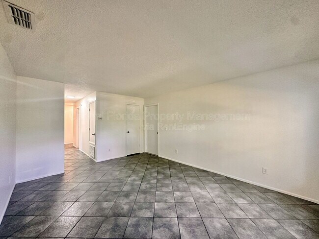 Foto del edificio - 1432 Lantry Ct