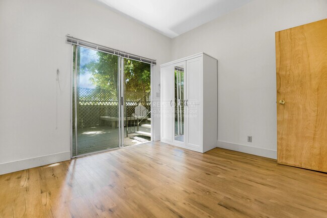 Building Photo - 2376 Woolsey St