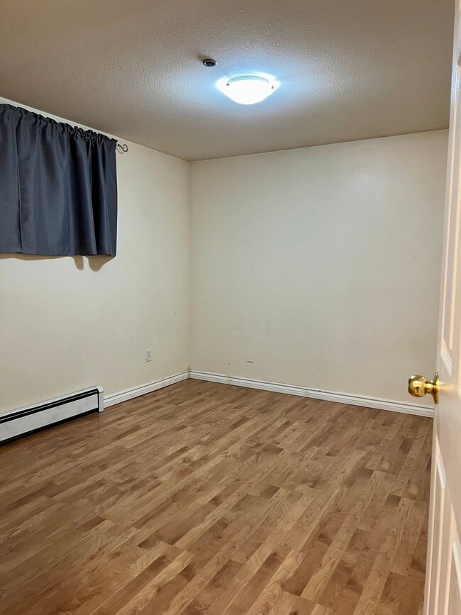 Room#1 - 619 57th Av E