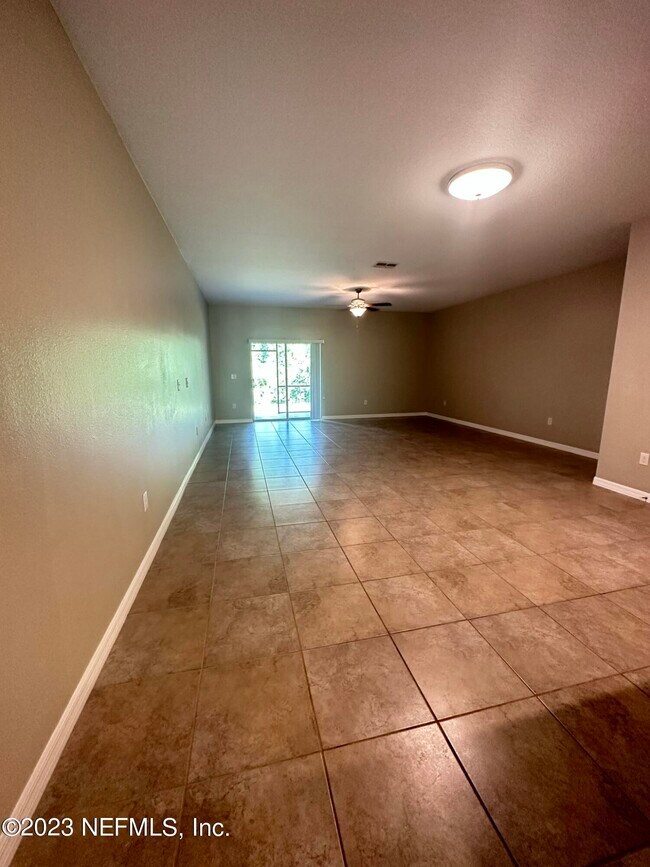 Building Photo - 10688 Lake Montauk Dr