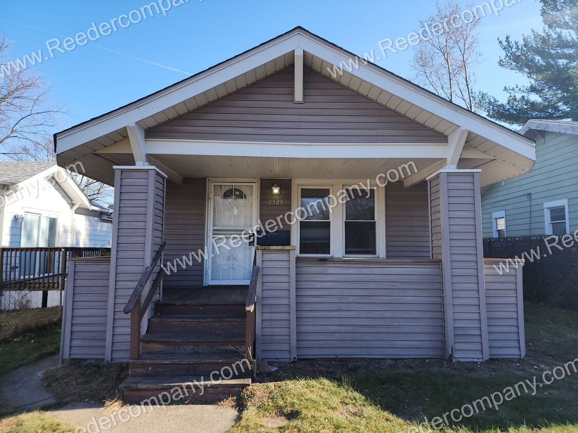 Foto principal - 2 bedroom 1 bath for rent. Located right a...