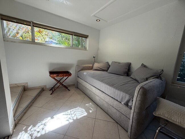 Efficiency is furnished - 2539 Swanson Ave