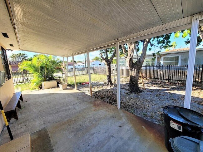 Foto del edificio - 5451 SW 5th Ter