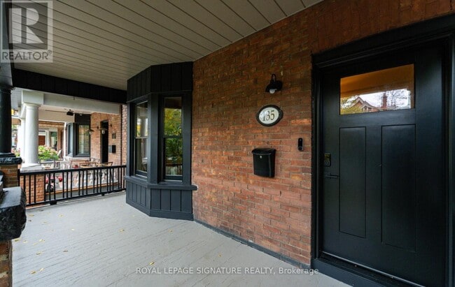 Building Photo - 135 Marion St