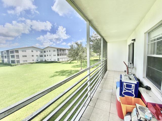 Building Photo - 309 Mansfield H