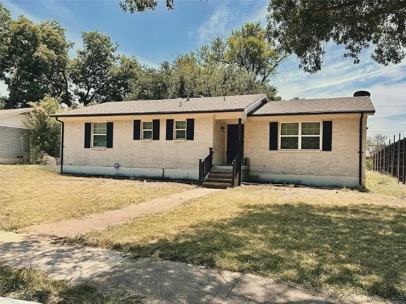 Primary Photo - 8734 Forest Green Dr