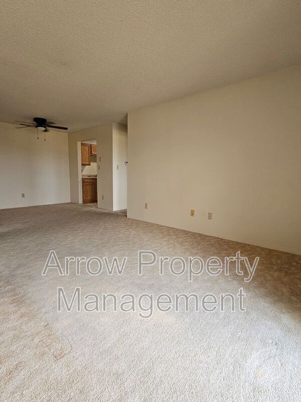 Foto del edificio - 1300 E H St