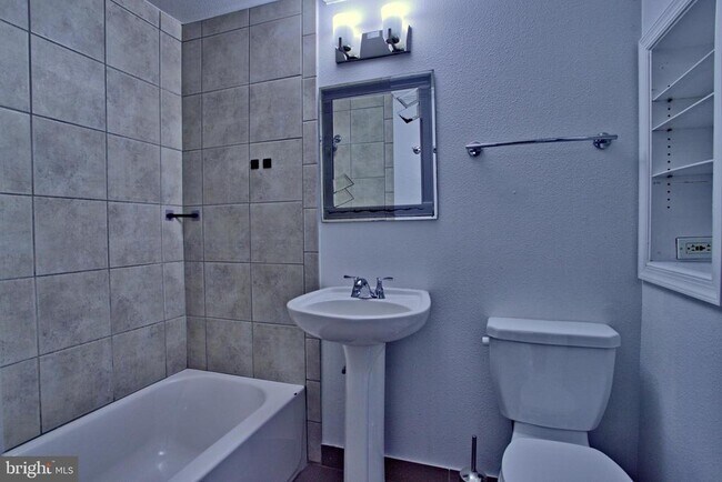 Foto del edificio - 7475 Little River Turnpike