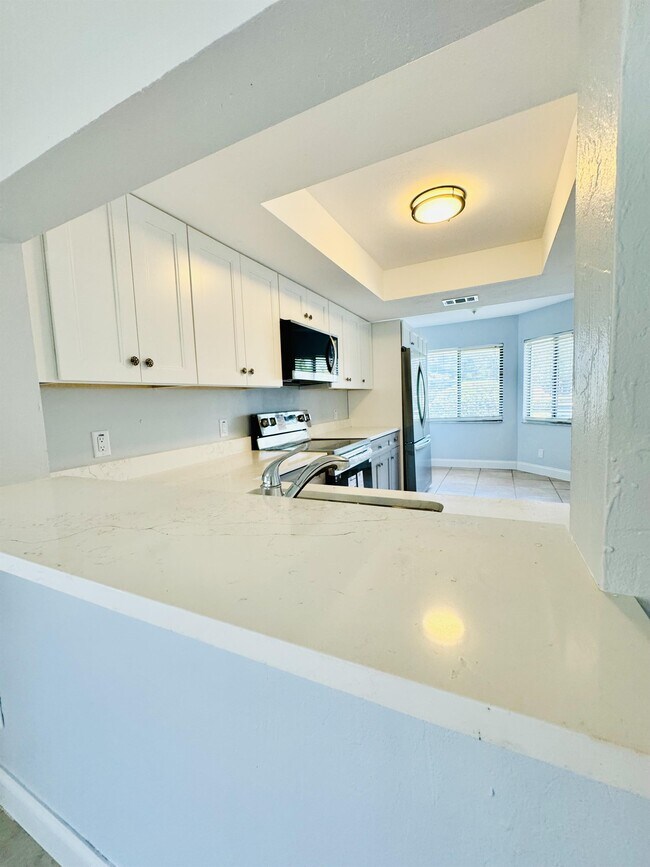 Building Photo - 4987 Pepper Cir