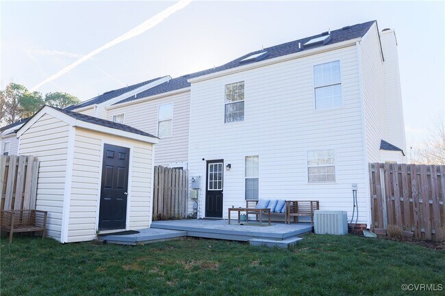 Foto del edificio - 10701 Charlesfield Ct