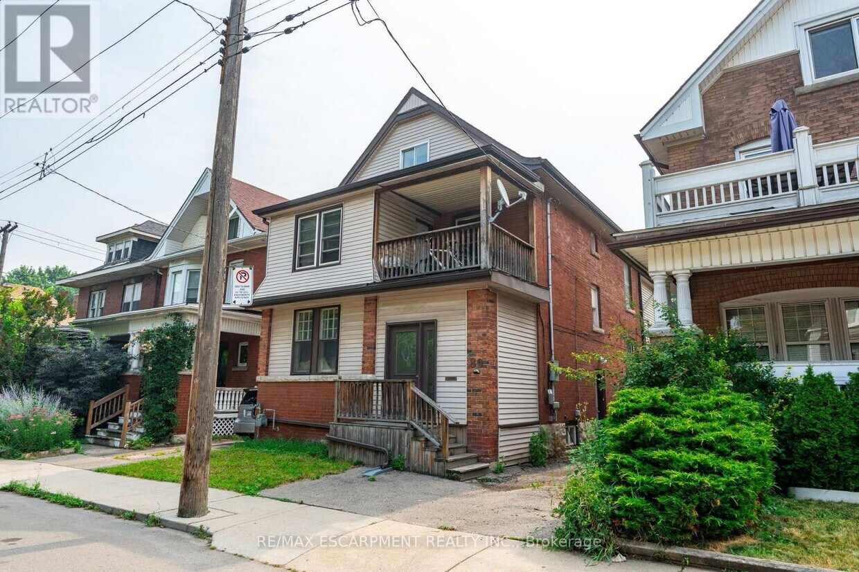 Primary Photo - 89-89 Carrick Ave