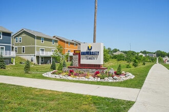Building Photo - University Trails