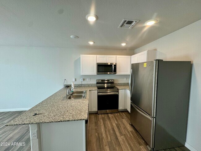 Building Photo - 478 Brandeis Dr