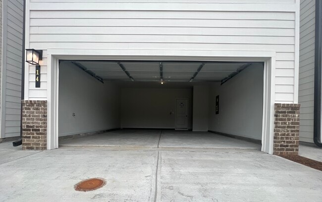 Building Photo - 14 Lumpkin Lane