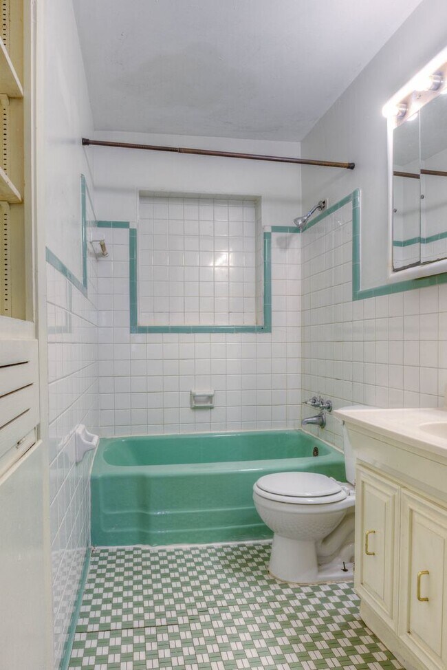 Foto del edificio - 4 bed/2 bath
