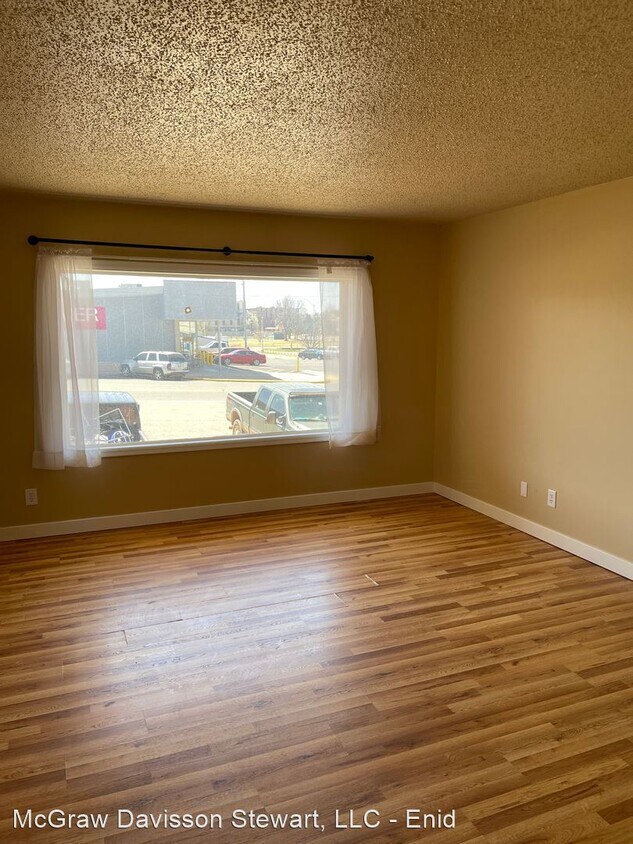 Foto principal - 2 br, 2 bath House - 524 East Broadway Ave.
