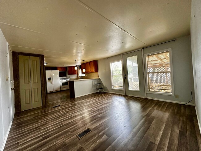 Building Photo - 2/2 Mobile Home