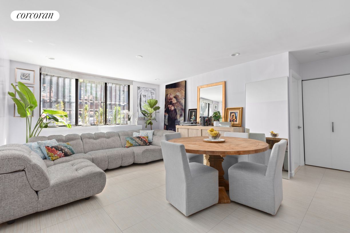 Foto principal - 445 W 54th St