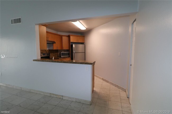 Building Photo - 9429 Fontainebleau Blvd