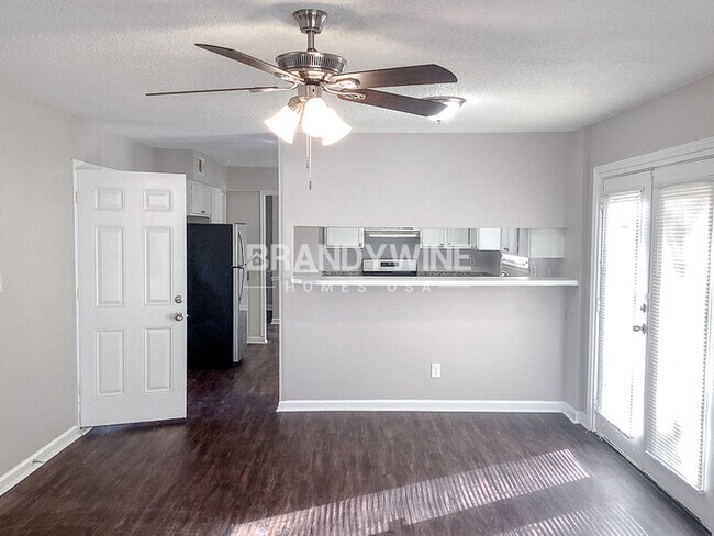 Building Photo - 1577 Linksview Close