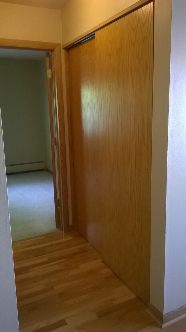 Foto del edificio - 1651 N Farwell Ave
