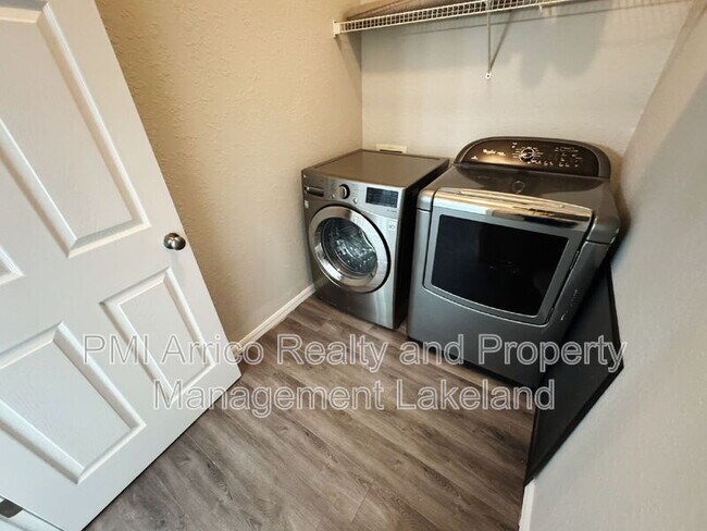 Foto del edificio - 346 Sterling Dr