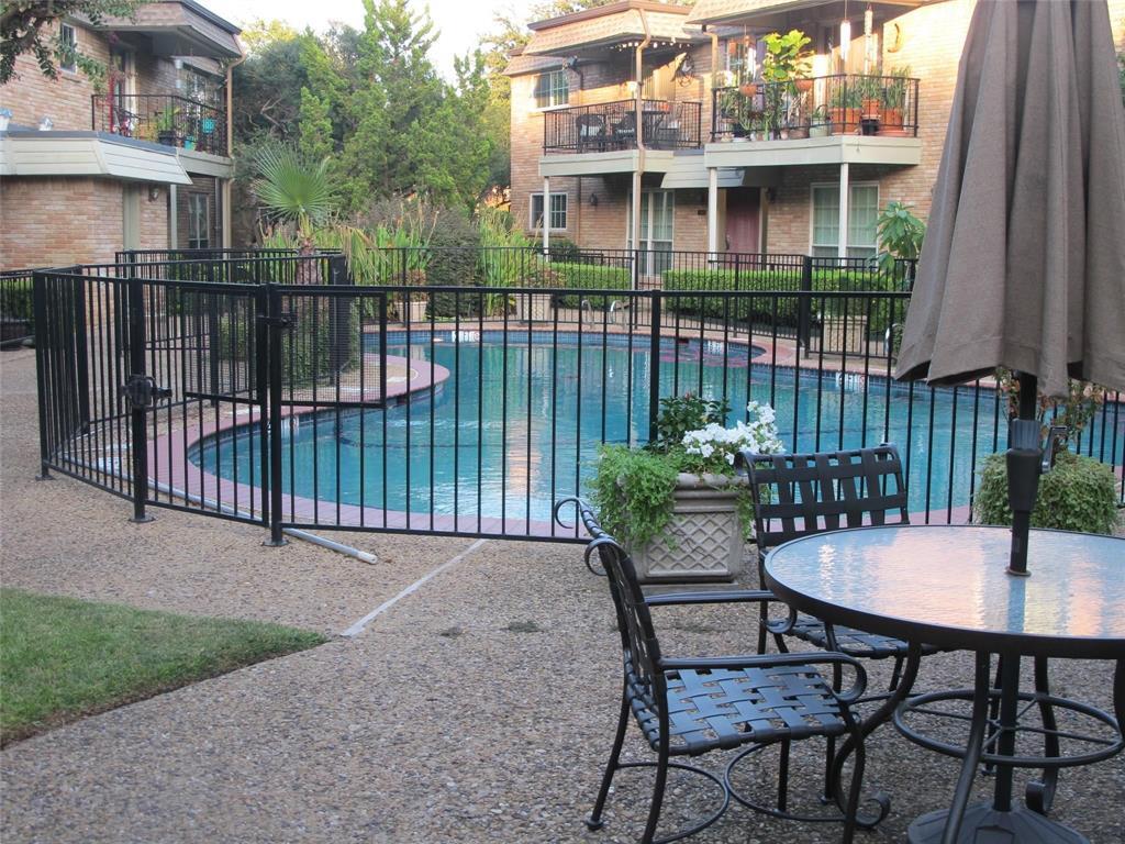 Foto principal - 7904 Royal Ln