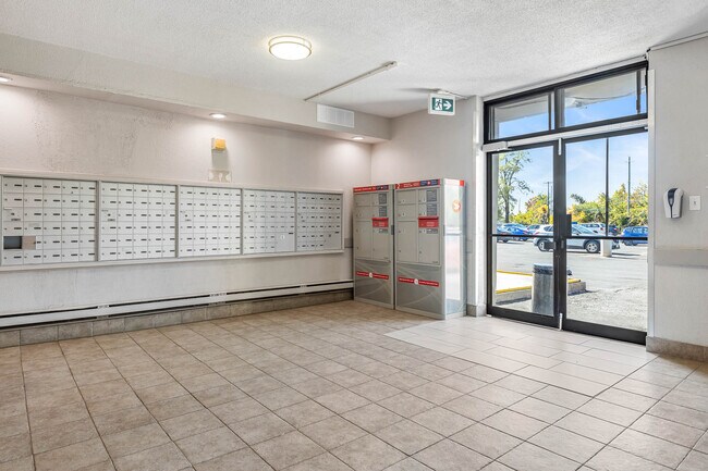 Photo du bâtiment - 2181 Navaho Drive