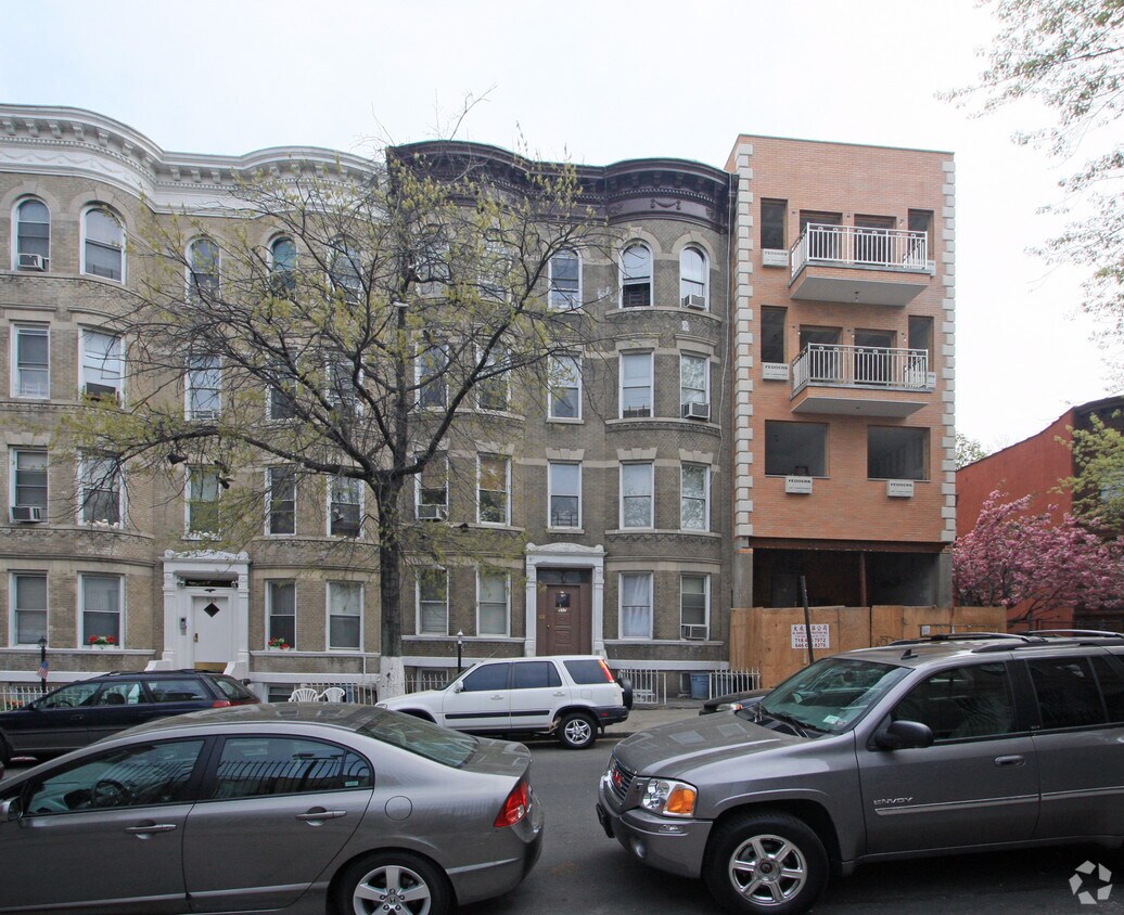 Building Photo - 517 53rd St