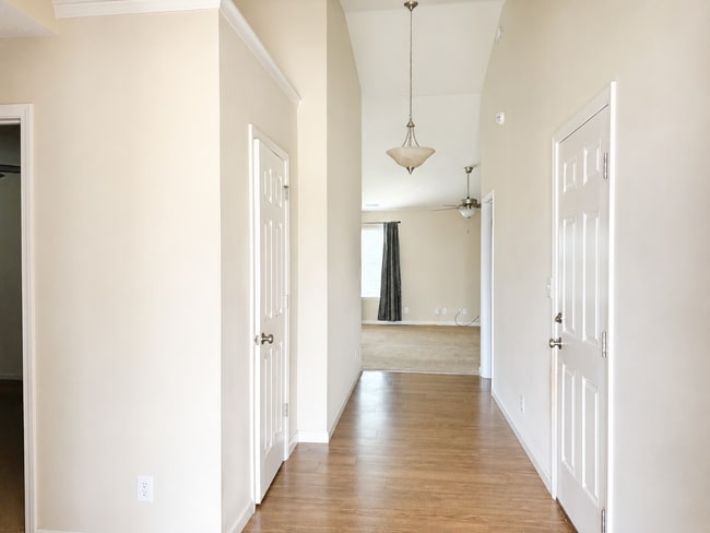 Building Photo - 2915 Dillon Dr