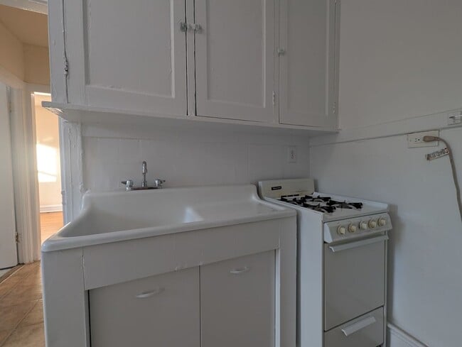 Building Photo - 2700 N Spaulding Ave